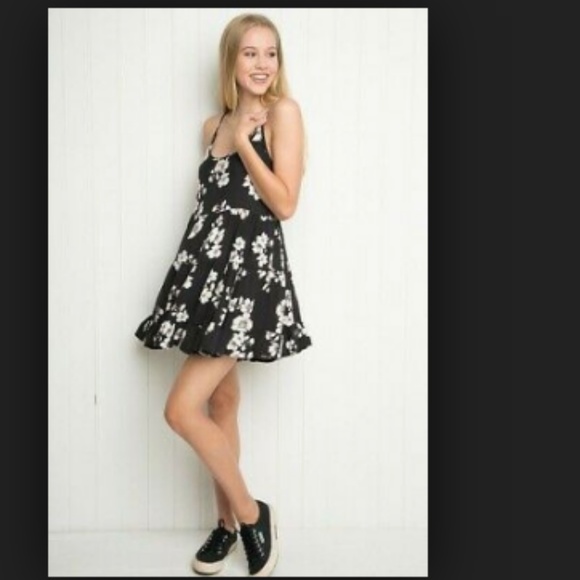 Brandy Melville Jada Black Floral Dress Babydoll - Picture 2 of 7